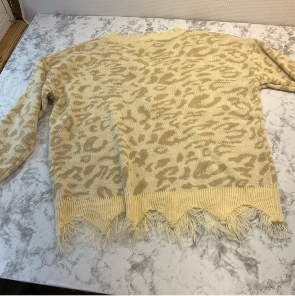 Stylish Beige Leopard Print Sweater